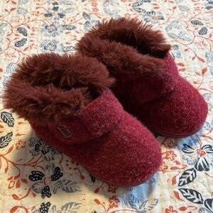 7/8T toddler slippers
